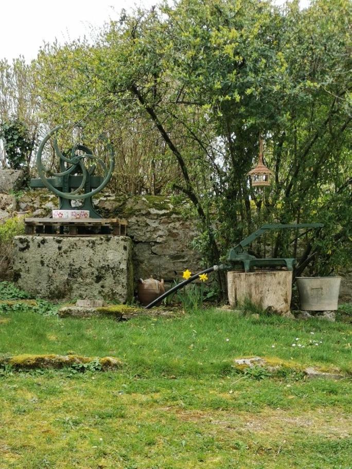Chez Norbert Vila Quarré-les-Tombes Exterior foto