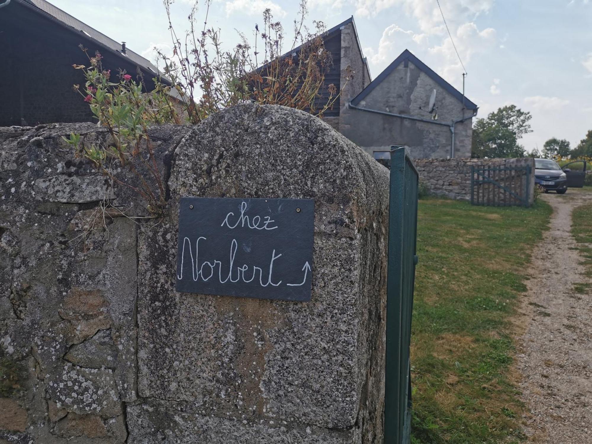 Chez Norbert Vila Quarré-les-Tombes Exterior foto